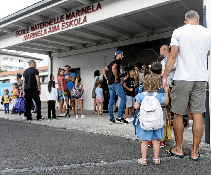 Hiru eskola Marinelan elkartu ostean, eraberritutako eraikinean hasi zen kurtsoa Ziburun.