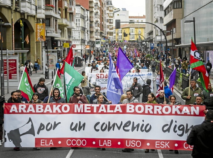 Langileak, ekainaren 30eko greba egunean.