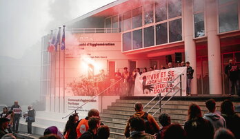 Euskal Elkargoak alokairu turistikoak mugatzeko araudia onartu zuen, herritarrek bultzaturiko aldarrikapena bere eginez.