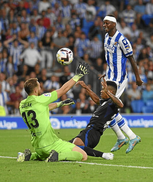 Sadiq demostró su instinto al rematar con todo el gol que dio el empate a su equipo.