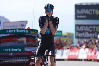 Thymen Arensman, incrédulo tras su victoria en la etapa reina de la Vuelta.
