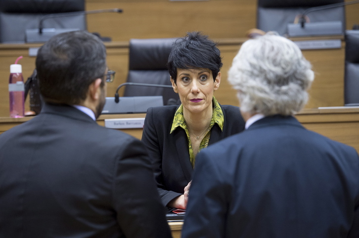 Elma Saiz, en una sesión parlamentaria.