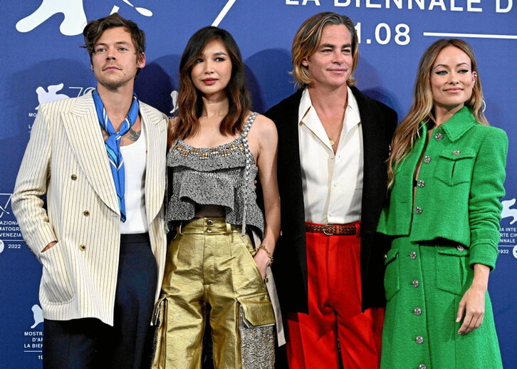 De izquierda a derecha, Harry Styles, Gemma Chan, Chris Pine y Olivia Wilde.