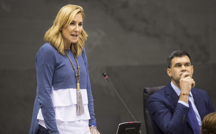 Ana Beltrán, junto a Javier García, en el Parlamento navarro, cuando era portavoz del grupo del PP y protagonizaba incendiarias intervenciones.
