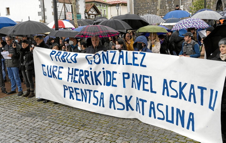 Concentración de solidaridad con Pablo González en la localidad vizcaina de Nabarniz el pasado 6 de marzo.
