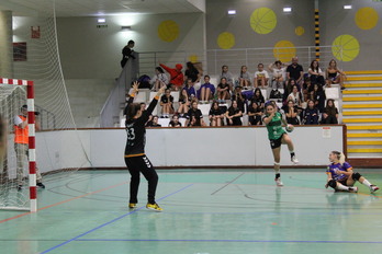 Beti Onak ha combinado contundencia defensiva con acierto en ataque para traerse una sorpresiva victoria de Gijón.
