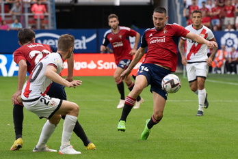 La baja de Aimar Oroz puede posibilitar que Moi Gómez juegue más centrado en Almería.