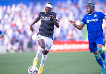 Sadiq se ha tenido que retirar lesionado en el primer tiempo.