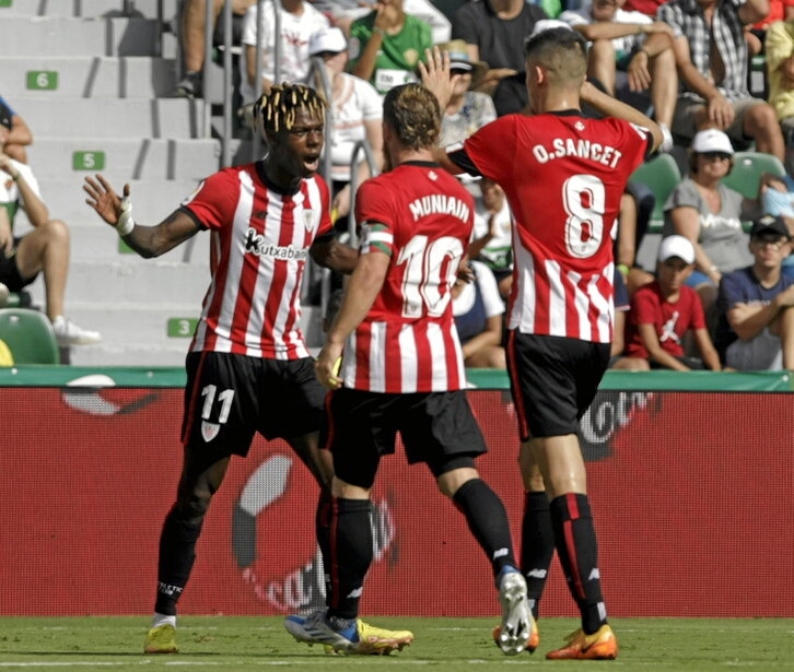 Los jugadores rojiblancos celebran el estreno goleador en Primera de Nico Williams.