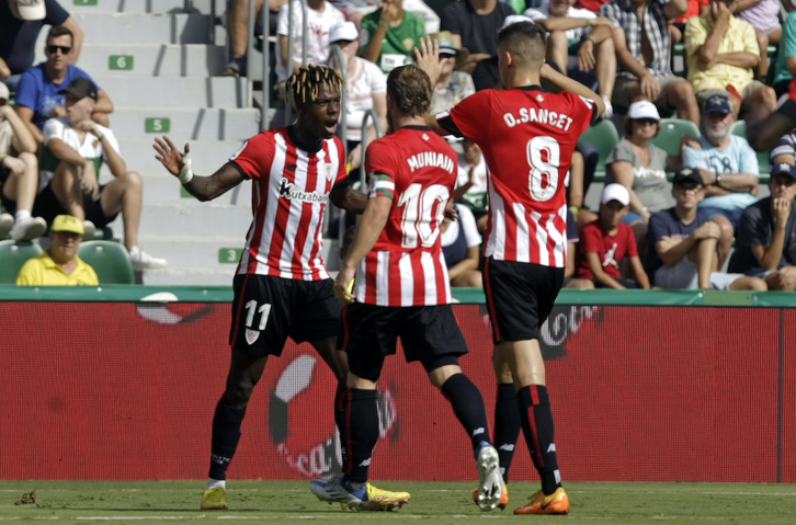 Nico Williams y Sancet celebran uno de los goles ante el Elche.