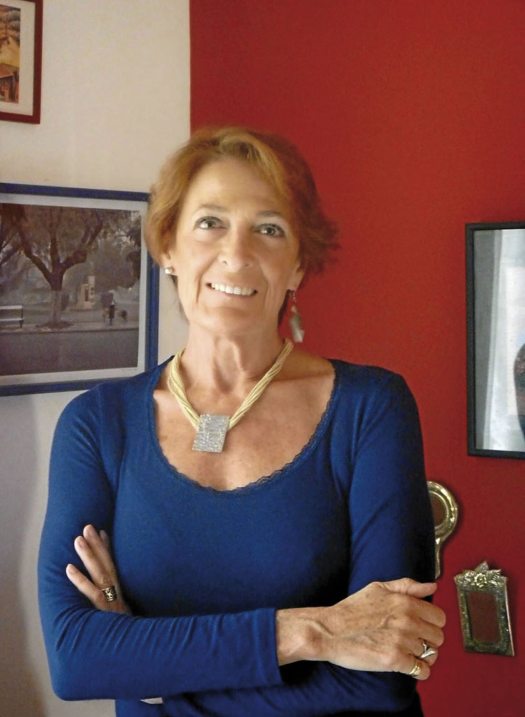 La poeta y ensayista Cristina Piña, en colaboración con Patricia Venti, escribió una monumental biografía de Pizarnik titulada “Alejandra Pizarnik. Biografía de un mito”. Publicada por Lumen, esta obra ha sido reeditada y ampliada con motivo del 50º aniversario de la muerte de la poeta.