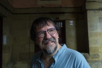 Iban Zaldua Gonzalezek ‘Ipuina engainua da’ ipuin-bilduma berria aurkeztu du Donostian, Elkarrekin.