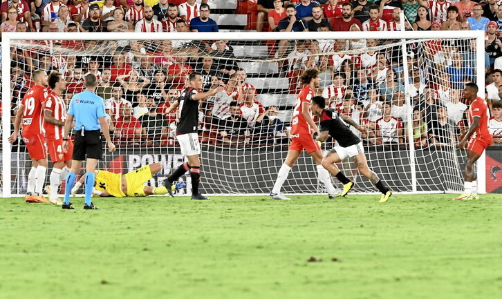 Chimy Ávila celebrando el único gol del partido, que le permitió a Osasuna traerse sus primeros tres puntos visitantes.