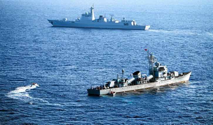 Barcos chinos en las islas Paracel, que la Justicia internacional reconoce como filipinas.