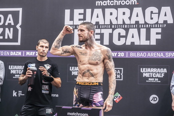 Kerman Lejarraga, Ibon Larrinagarekin batera, azken borrokaldiaren aurkezpenean.