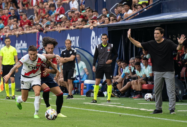 Iraola en El Sadar en el duelo entre Osasuna y Rayo.