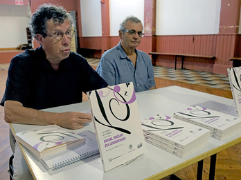 Battitu Coyos eta Jean Michel Bedaxagar Allande Socarrosen inguruko liburuaren aurkezpenean. 