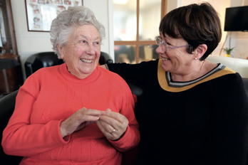 Le nombre d’aînés isolés des cercles familiaux et amicaux a plus que doublé (+ 122 %), passant de 900 000 en 2017 à 2 millions en 2021.