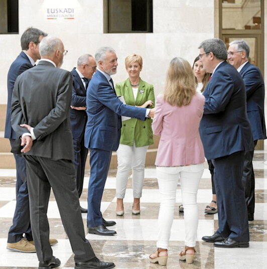 EAEko erakundeen arteko bilera.