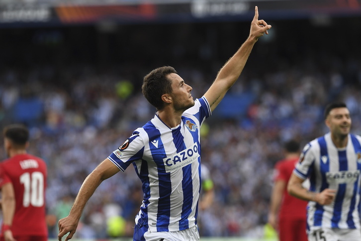 Ander Guevara celebra el primer gol europeo de la Real en Anoeta.