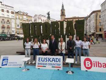 Txapelketa Gasteizko Andra Mari Zuriaren plazan aurkeztu dute.