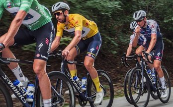 Josef Cerny ha gastado energías en un ataque a 21 de meta y se ha complicado su liderato.