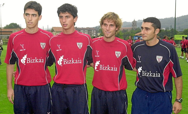 Andoni Iraola eta Valverde -tartean Bordas eta Jonan direla- 2003an.