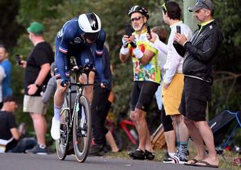 El francés Remi Cavagna compite en la prueba contrarreloj de este domingo. 