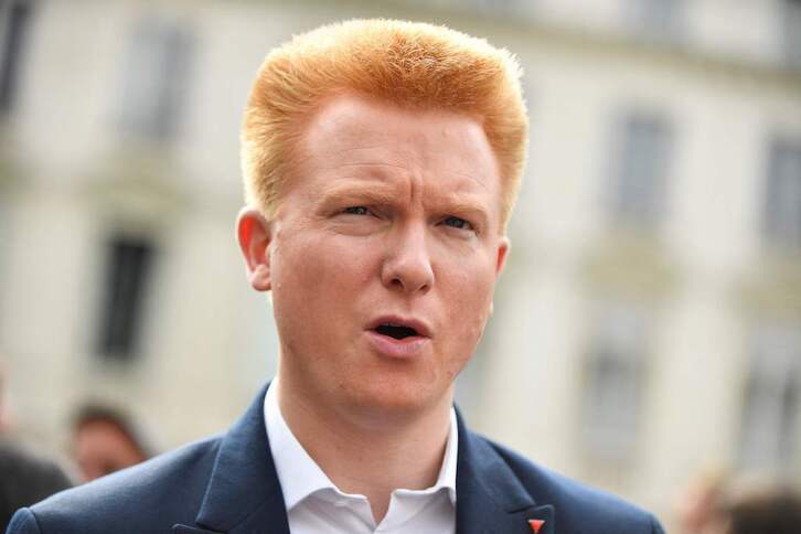 Adrien Quatennens anunció el domingo su intención de «dejar a un lado» sus responsabilidades en la France Insoumise (FI).