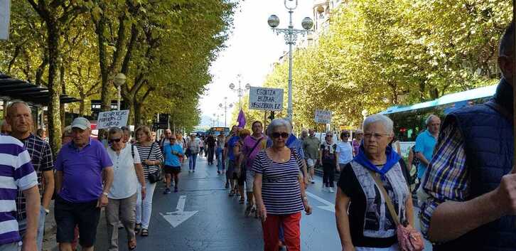 Pentsionistak gaur Donostian egin duten mobilizazioan.