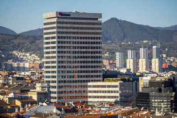 Torre Bizkaia, donde se sitúa el centro de emprendimiento BAT.