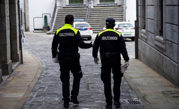 La sentencia de un juzgado de Gasteiz hace referencia a la bolsa de trabajo para agentes interinos en la CAV.