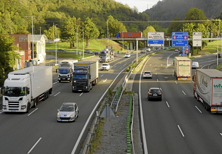 Las congestiones y la gran afluencia de tráfico son habituales en los enlaces de la N-I con la A-15 en Andoain.