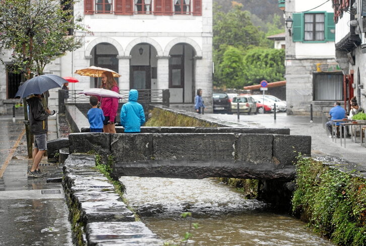 Las previsiones apuntan a que la lluvia regresará a Euskal Herria en otoño.