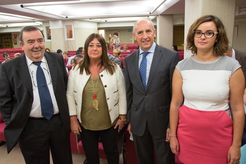 Etxanobe, eskubidean Erkorekarekin batera, Segurtasun arloan sailburuorde lanetan.