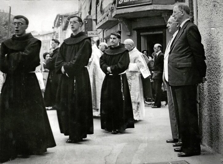 EGILE EZEZAGUNA. BILDUMA PARTIKULARRA.