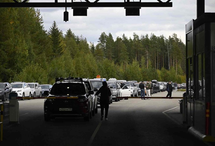 Colas en la frontera de Finlandia.