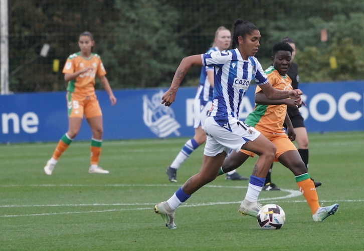 Gaby es una de las cuatro txuriurdines que ha disputado los tres partidos como titular.