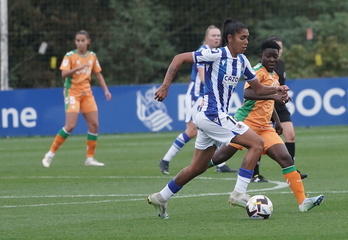 Gaby es una de las cuatro txuriurdines que ha disputado los tres partidos como titular.