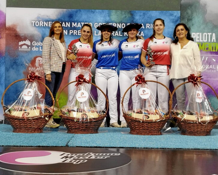 Arrizabalagak eta Capellanek jantzi zituzten uda itxi duen torneoko txapelak.