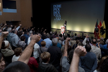 Arkaitz Rodriguezen hitzaurrearen ostean ‘Eusko Gudariak’ abestu dute denak batera.