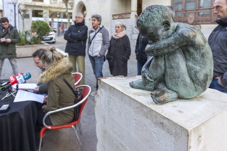 La plataforma por los Derechos Sociales de Gasteiz denuncia el amarillismo al tratar el caso.J. R. | FOKU