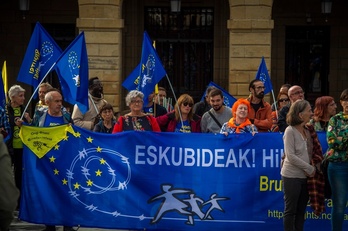 Antes de partir desde Irún hacia Bruselas, activistas han comparecido para ofrecer detalles sobre el recorrido.