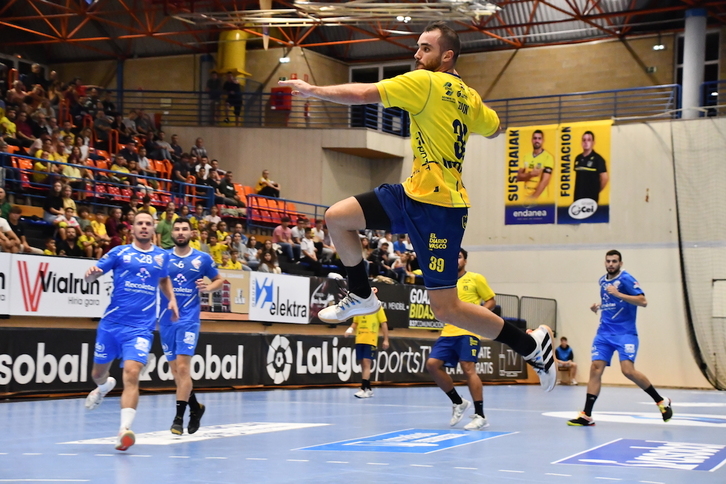 Asier Nieto Valladoliden aurka berragertu zen lesionaturik egon ostean.