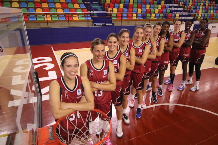 Lointek Gernika Bizkaia berria 2022/23 denboraldiari ekiteko prest.