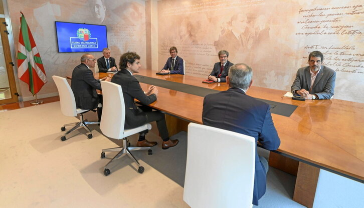 La imagen de todo hombres en las reuniones de diputados generales y alcaldes de capitales tiene fecha de caducidad.