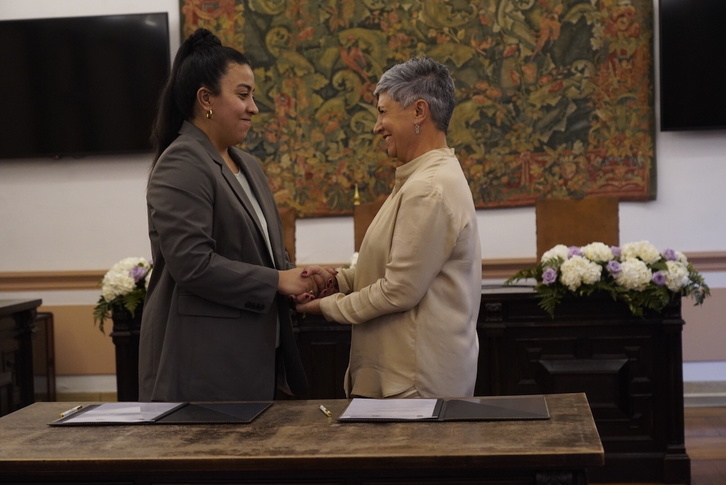 Firma del acuerdo de hermanamiento entre Montevideo y Durango.