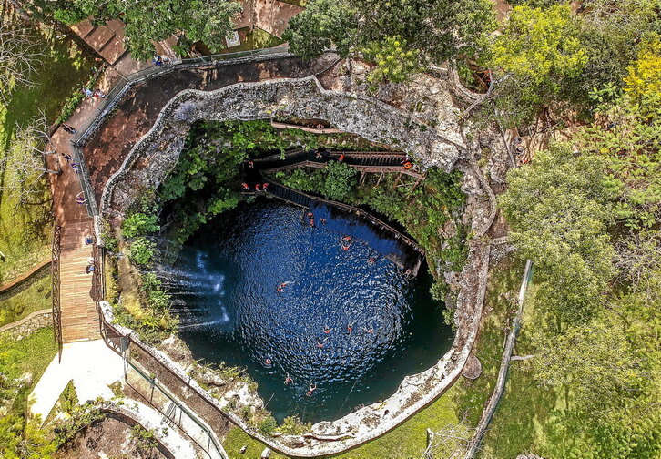 Ik Kil zenotearen aireko bista. Chichén Itzá, Mexikoko Yucatango penintsula. Jonny Snowden (Getty Images)