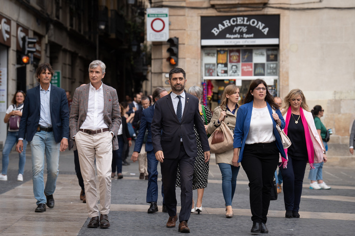 Los consellers de Junts, a su llegada a la reunión extraordinaria.