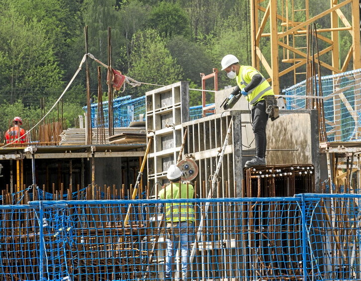 Este año Lakua prevé que se creen 26.000 puestos de trabajo y 12.000 el que viene.